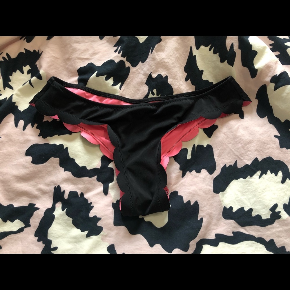 VS’S PINK cheeky Scallop bikini